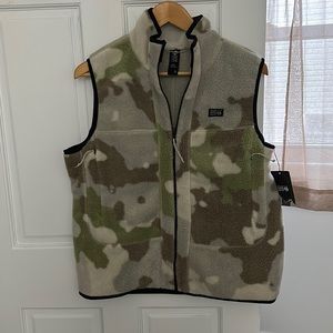 Large Wild Oyster Pines Camo mountain hardwearVest